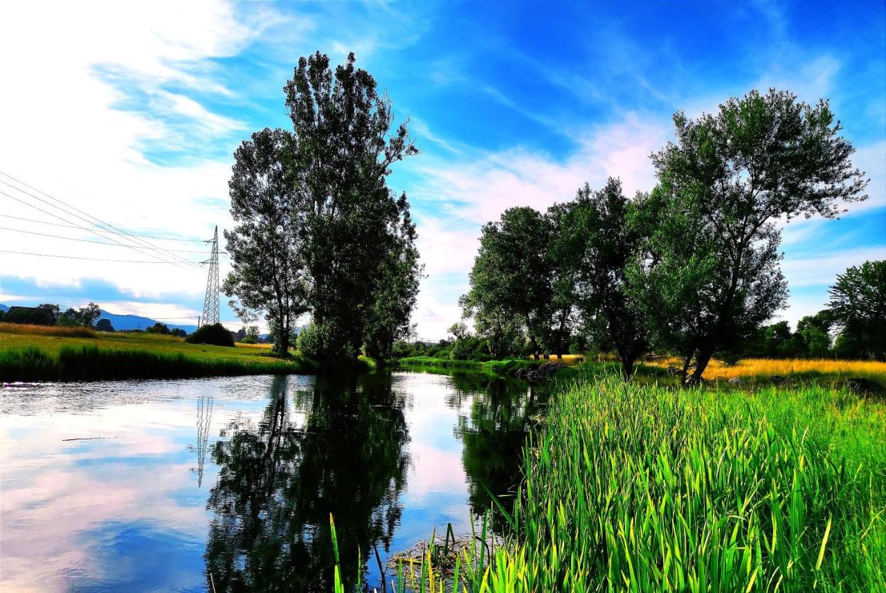 Lorena Otočac Buitenkant foto