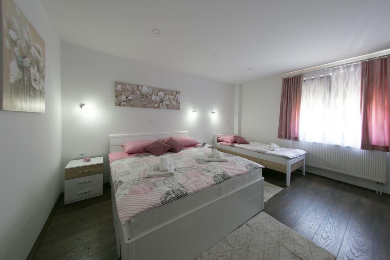 Lorena Otočac Buitenkant foto